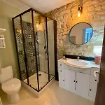 Self Contained In Apartment *