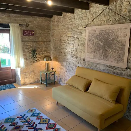 Self Contained In Apartman Juille