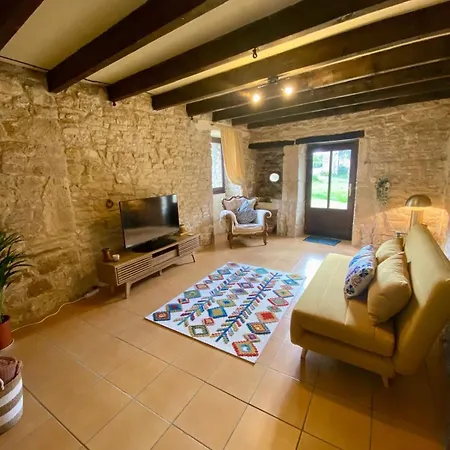 Self Contained In Apartman Juille