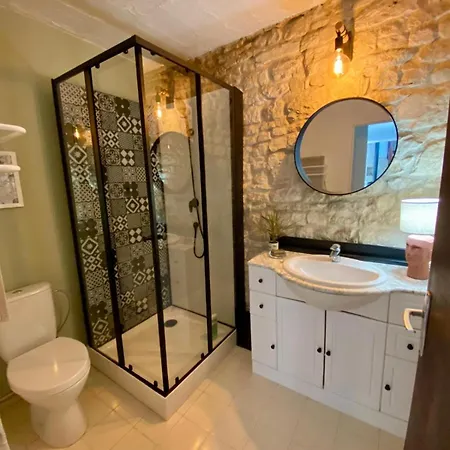 Self Contained In Lejlighed *