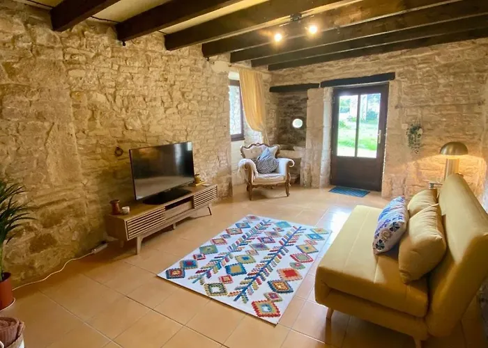 Self Contained In Apartment Juille